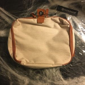Nordace Zipper Cross Sienna Wash Pouch (READ DESC)